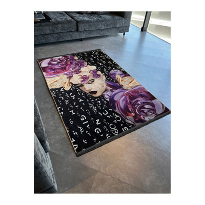 Tapis abstrait mauve à motif de roses