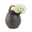 Vase poterie en terre cuite à finition texturée avec poignée tissée grise pour le bureau à domicile.-348675813