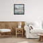 Art mural sur toile flottant Traditional Barn & Meadow par Sally Swatland-168343260-168343257