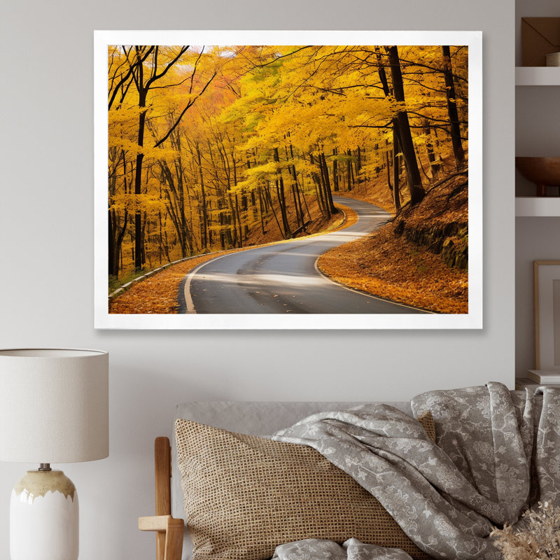 «Golden Road Into The Autumn Forest I» - art mural route, Cadre de coin blanc fermé, H 34 po x l 44 po x P 1,5 po
