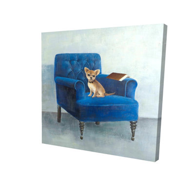Chihuahua sur toile avec fauteuil bleu | Décoration de chambre bleue