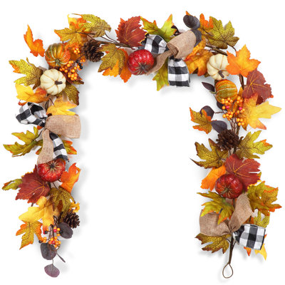 Guirlande de feuilles d'automne de 1,80 m pour foyer et manteau de cheminée, vigne artificielle d'automne avec citrouilles, pommes de pin et baies, décoration de récolte pour porte, fenêtre et porche, ruban à carreaux noirs et blancs