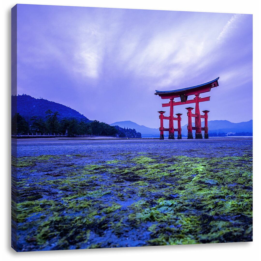 Leinwandbild Torii in Hiroshima Japan