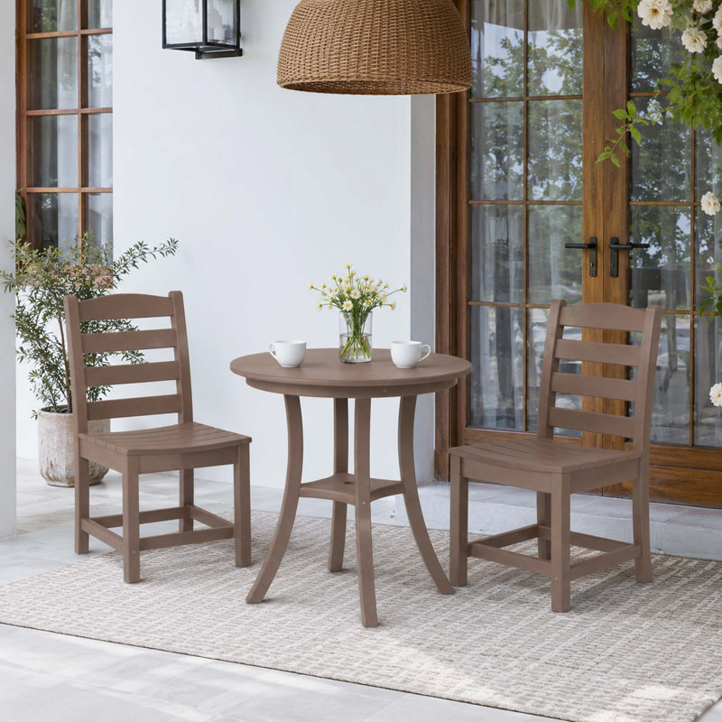 Ensemble de bistro durable en PEHD avec table pour parasol et chaises sans accoudoirs pour espaces de patio compacts