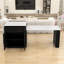 Élégant îlot de cuisine multifonctionnel avec table de salle à manger extensible, rangement double et prises de courant-635284791