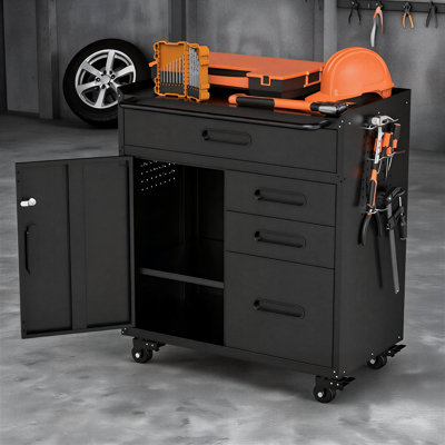 Il s'agit d'une armoire à outils mobile en acier à quatre tiroirs avec des compartiments de rangement verrouillables et une conception de roulettes, idéale pour ranger les outils dans les ateliers et les garages à domicile.
