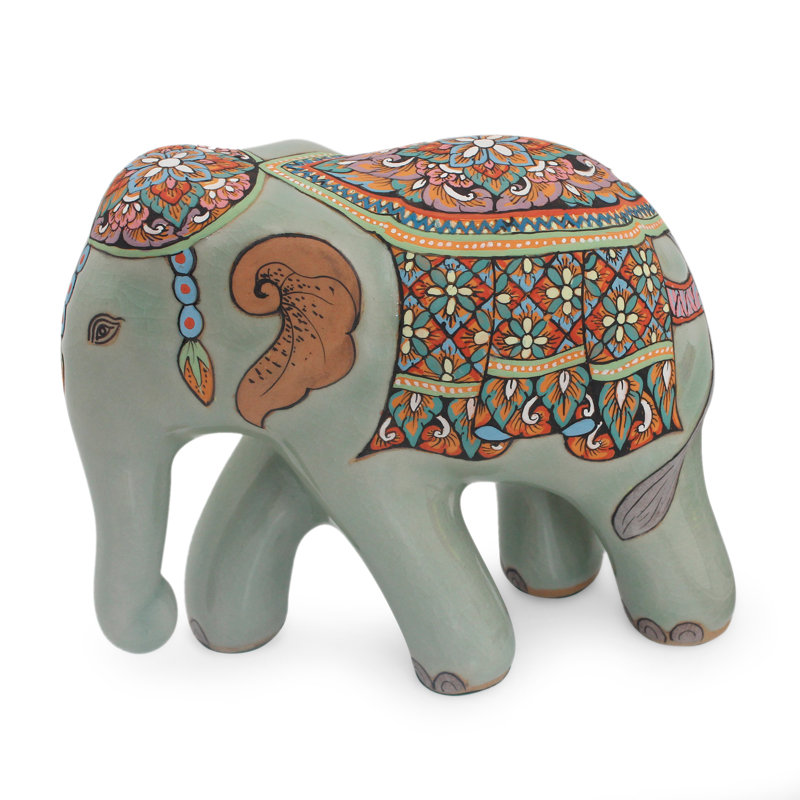 Figurine éléphant royal du roi Cavallo