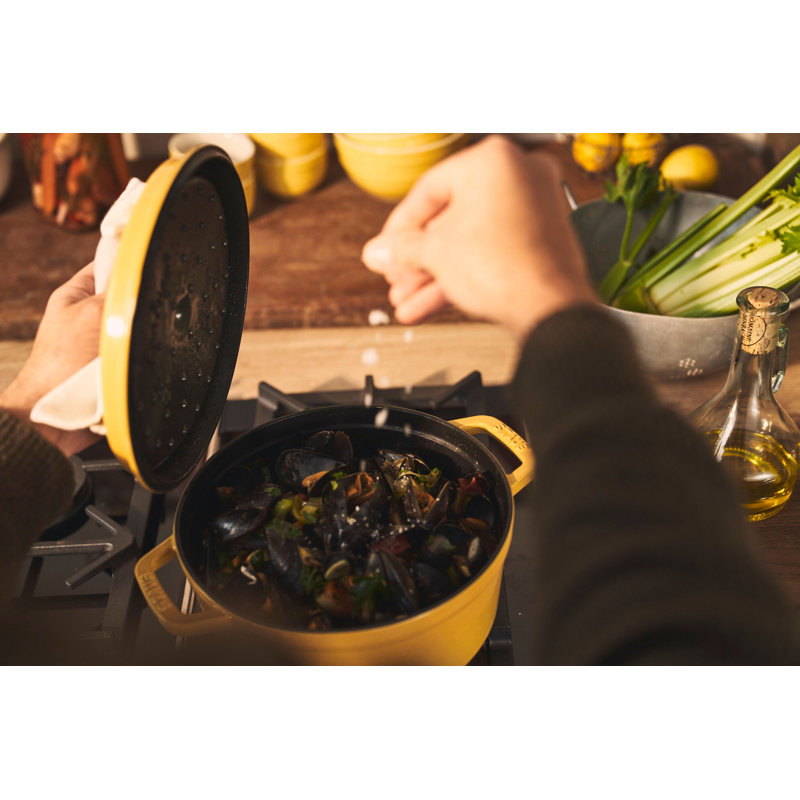 La Cocotte Cast Iron Round Cocotte, Citron, 5.5 quarts