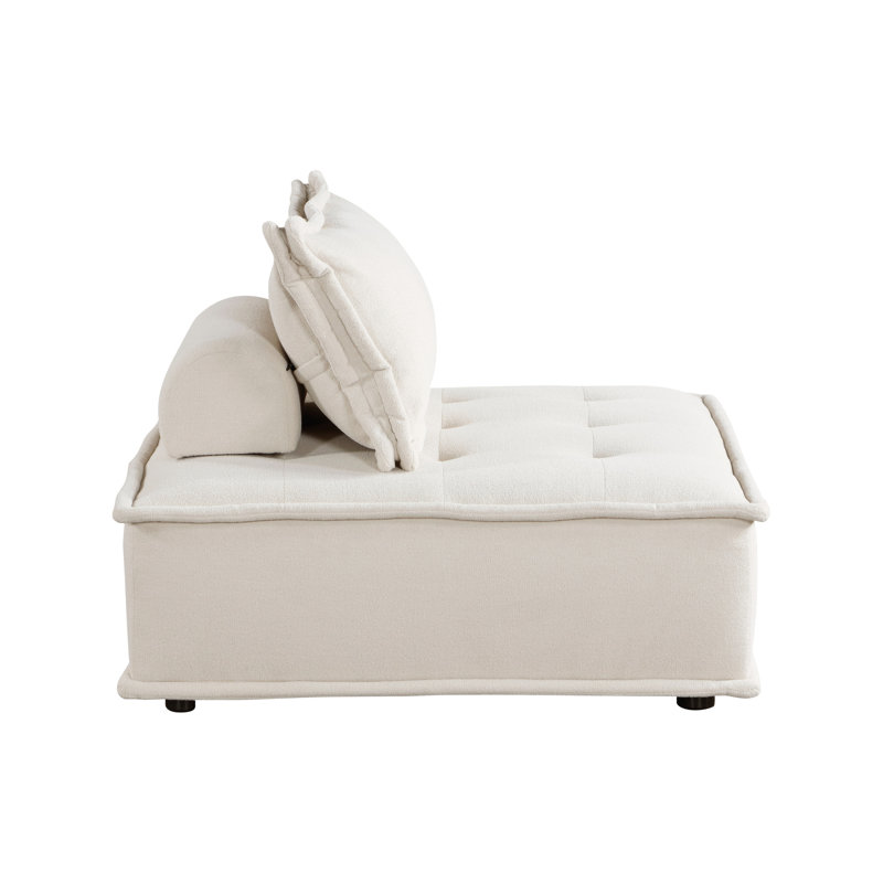 Chaise en bois massif avec revêtement en tissu beige pour un espace de vie moderne