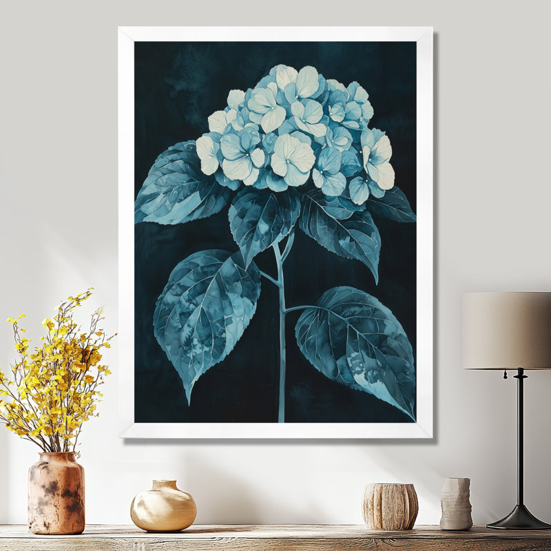 Hortensias monochromes dans l'ombre du jardin II - impressions sur toile florales, H 44 po x l 34 po, Blanc