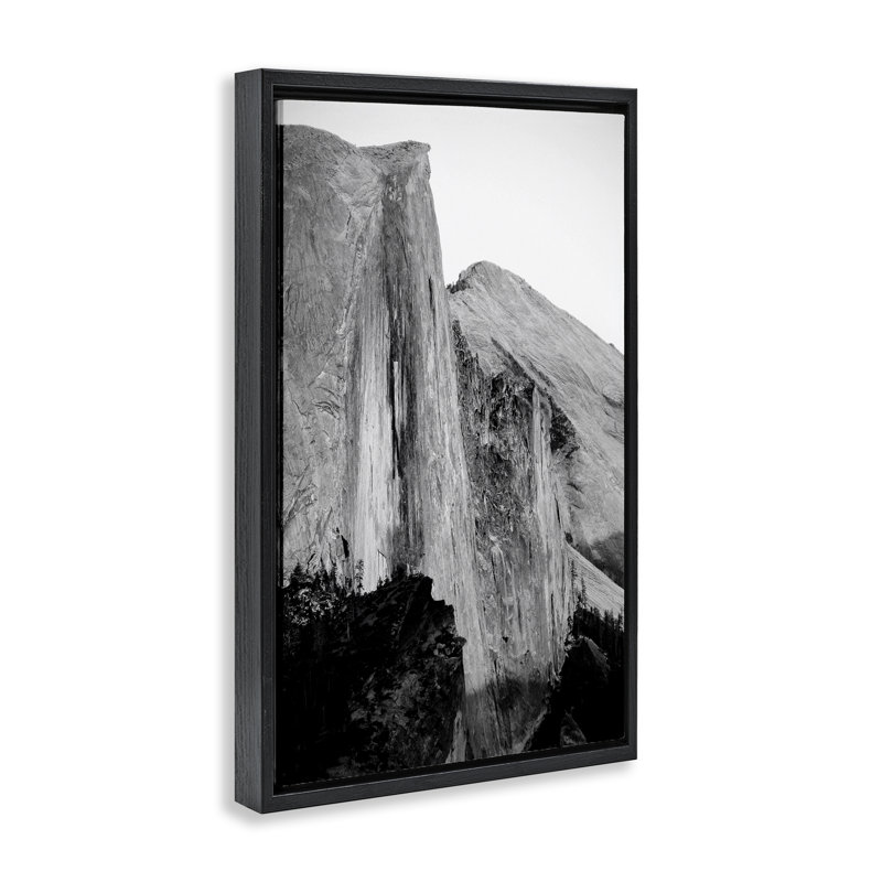 Cadre flottant Towering Yosemite Cliff, design par Gemma Bardot, H 25 po x l 17 po, Cadre flottant noir de jais