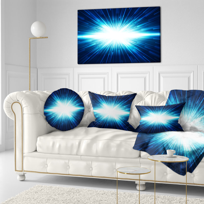 «Glowing Space» en bleu foncé - coussin imprimé abstrait