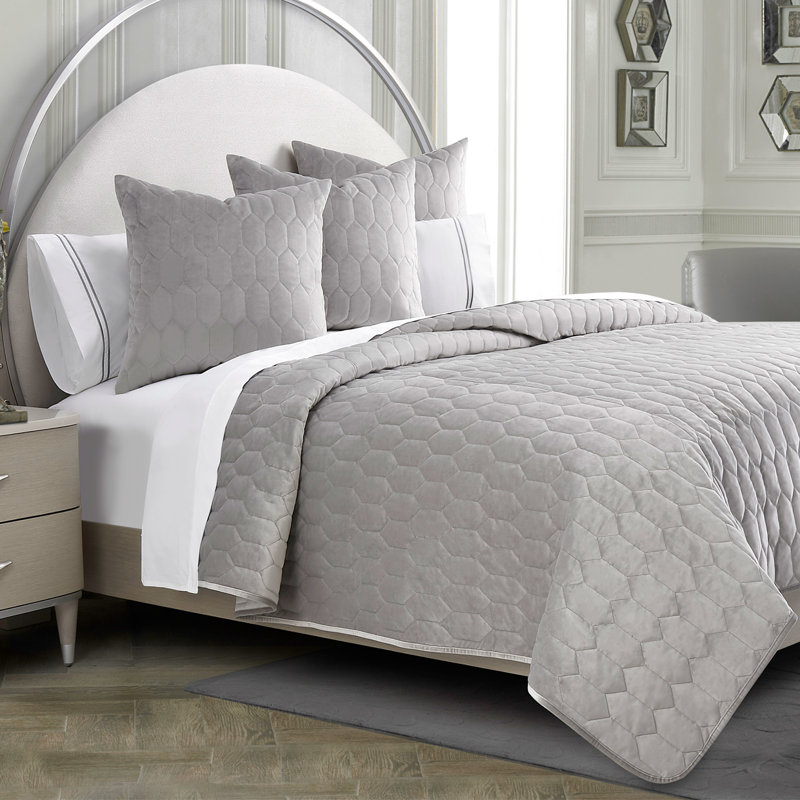 Affluent Quilt Set - Dove, King Quilt + 3 Euro Shams