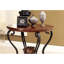 Table de bout traditionnelle en cerisier brun orné traditionnel avec tablette inférieure ouverte pour des détails de décoration de salon élégants