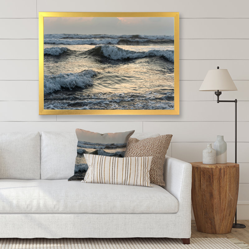 Braking Waves pendant le lever du soleil - photographie sur toile, H 25,5 po x l 33,5 po x P 1 po, Cadre doré
