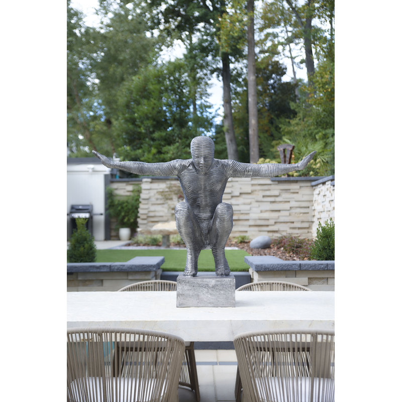 Statue en aluminium avec accoudoirs tendus