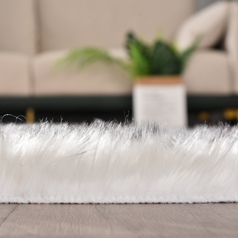 Chastity Faux Sheepskin Indoor Rug, Round 6'6''