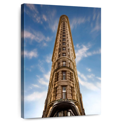 Lilie Manhattan's Flatiron Building