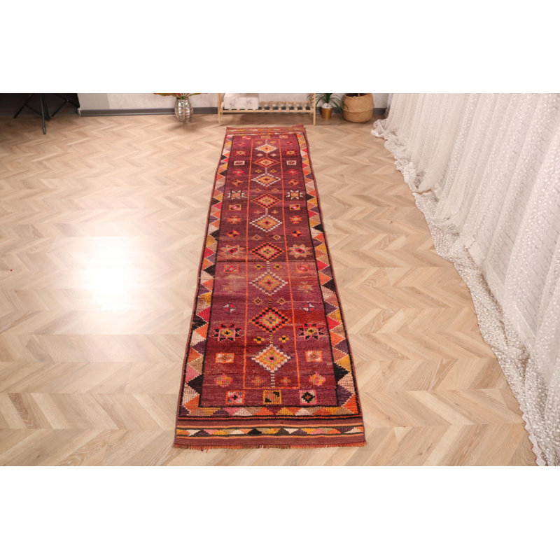 Tapis de style turc bohémien fabriqué à la main rehaussant le décor du couloir avec un attrait rétro