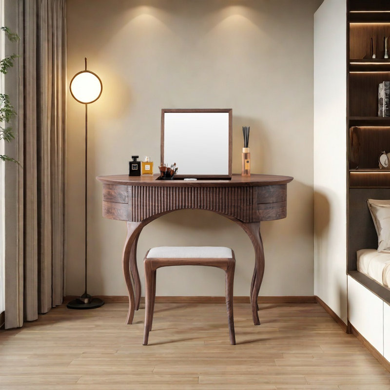Commode en bois de noyer noir