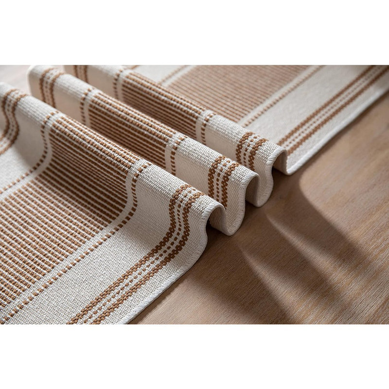 Chemin de table avec pompons fabriqués à la main pour décor de table basse et de table de ferme moderne