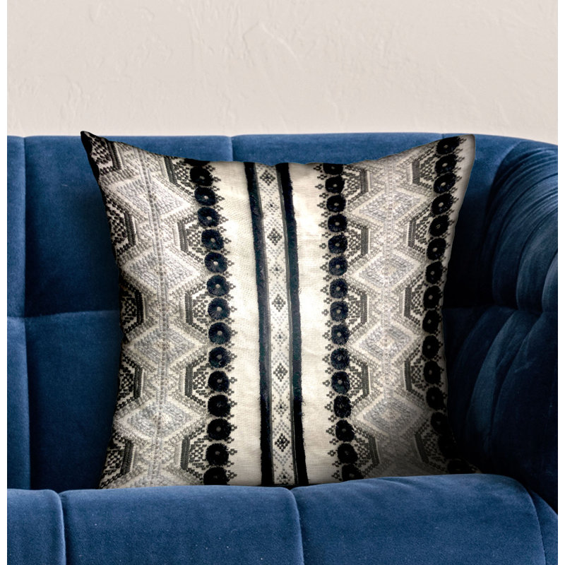 Coussin décoratif de luxe à rayures noires et blanches Plutus Scandanavian, 18 po x 18 po