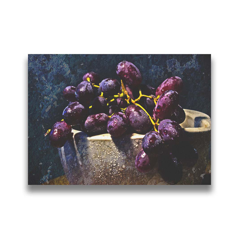 Raisins mauves par Hal Halli. Impression sur papier - Montée et encadrée, H 40 po x l 52 po