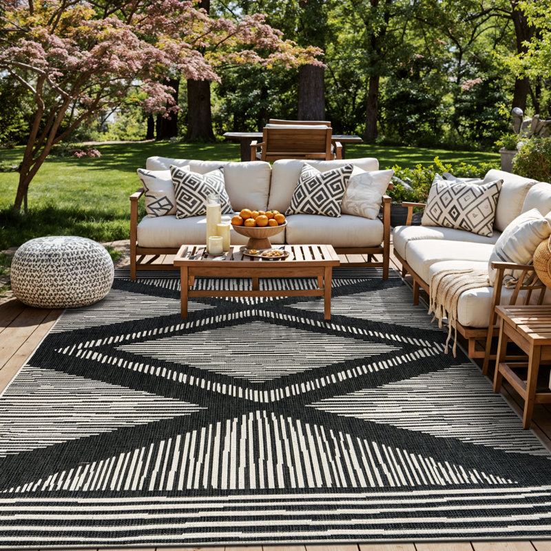 Tapis intérieur / extérieur à rayures géométriques Contemporary, Rectangle 7 pi 10 po x 10 pi
