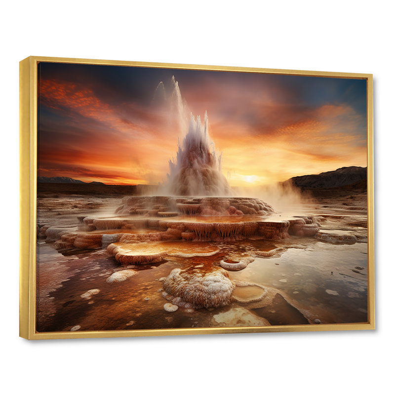 Éclosion volcanique au coucher du soleil I, Cadre flottant doré, H 12 po x l 20 po x P 1 po