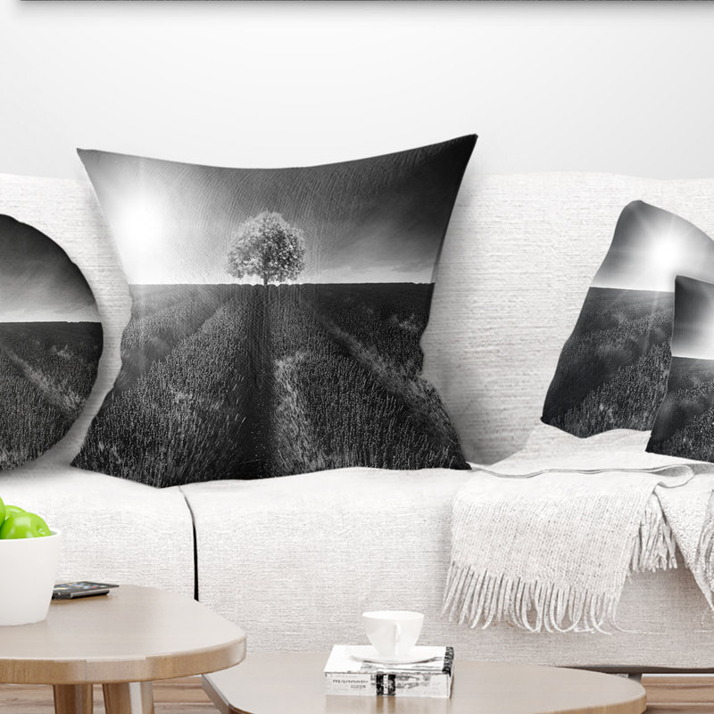 Coussin floral sur fond de lavande, 16 po x 1 po, Noir / blanc, Carré