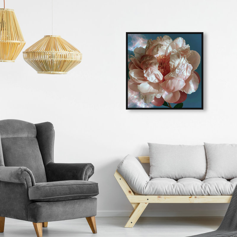 Toile à âme de pétales de soie, imprimé floral et botanique par Oliver Gal, 21"H x 21"W, Black Frame