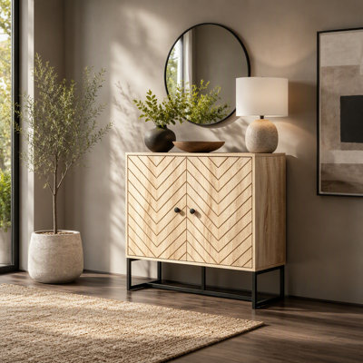 Buffet moderne avec portes à chevrons, tablette réglable et base en acier robuste pour un rangement polyvalent