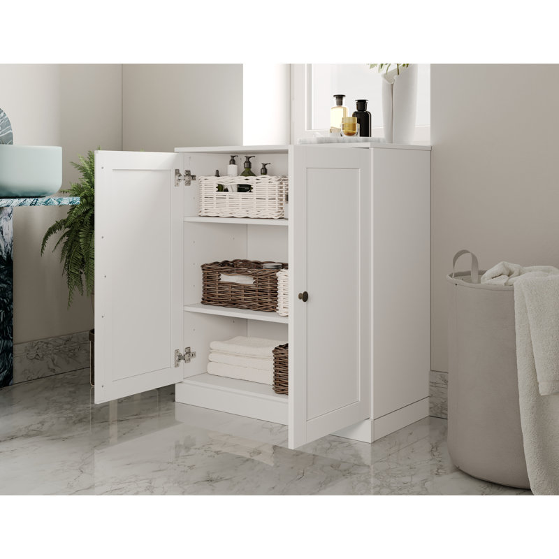 Armoire de rangement de salle de bain 32 po avec portes Shaker et tablettes réglables Palace Imports, Blanc