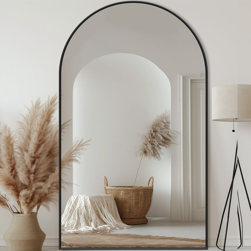 Miroir surdimensionné arqué en métal surdimensionné, Doré, 76 po x 44 po