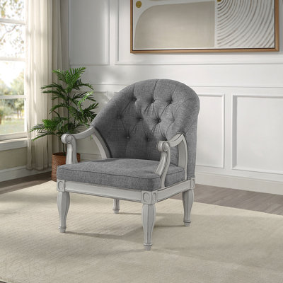 Chaise grise et blanche, revêtement, coussin d'assise amovible pour faciliter la gestion du tissu avec accents, structure, mousse complète