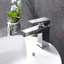 Robinet de salle de bain carré-48191525