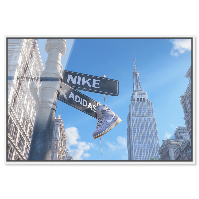 "Sneaker Hanging Crossroad", impression sur toile encadrée par Art Remedy, cadre doré, 45 x 30, H 31 po x l 46 po