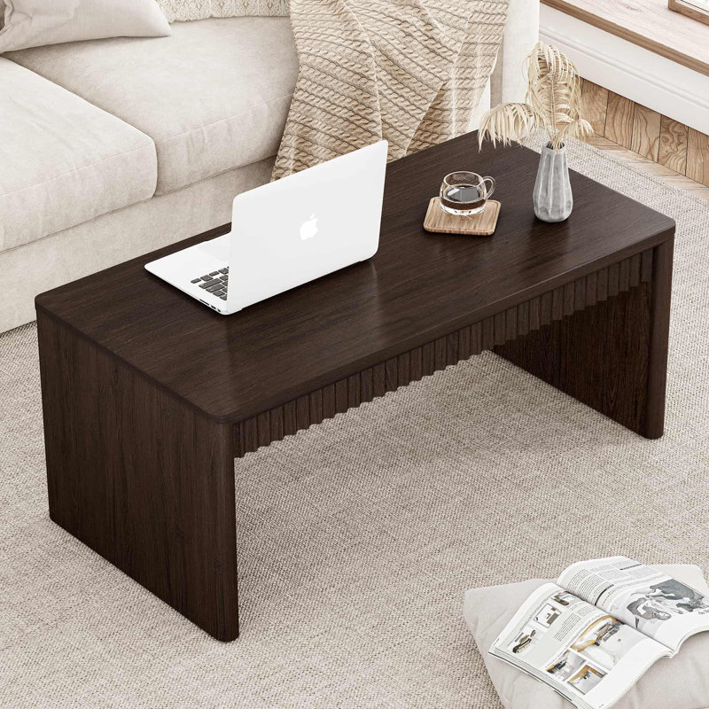 Table basse Aust Farmhouse, Plateau en noyer / base brune