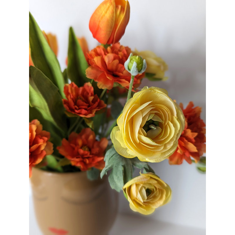 Arrangement mixte dans un vase