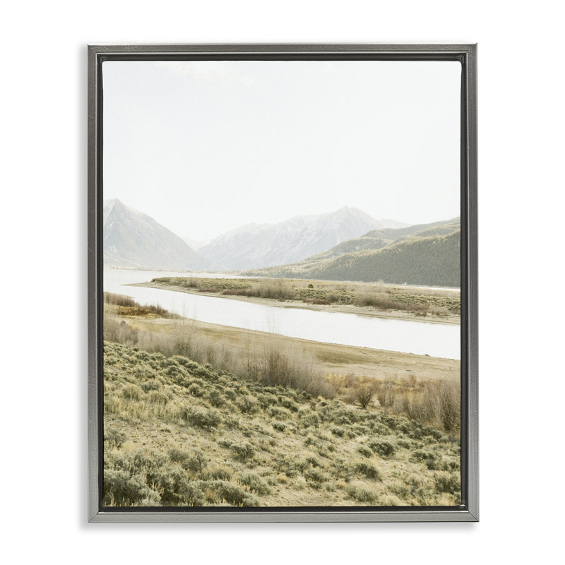 Cadre flottant River Mountains Peace, design par Leah Straatsma, H 21 po x l 17 po, Gris
