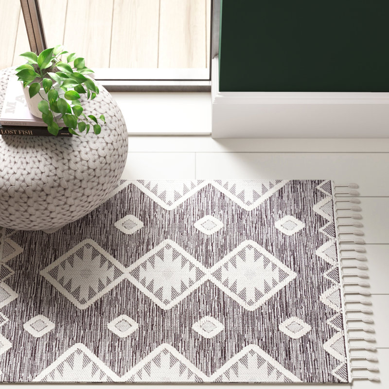 Adhnan Geometric Indoor Rug, Rectangle 2' x 3'