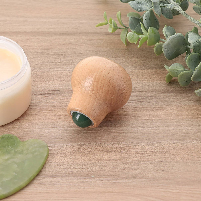 Rouleau de massage naturel en bois avec pierre de jade verte