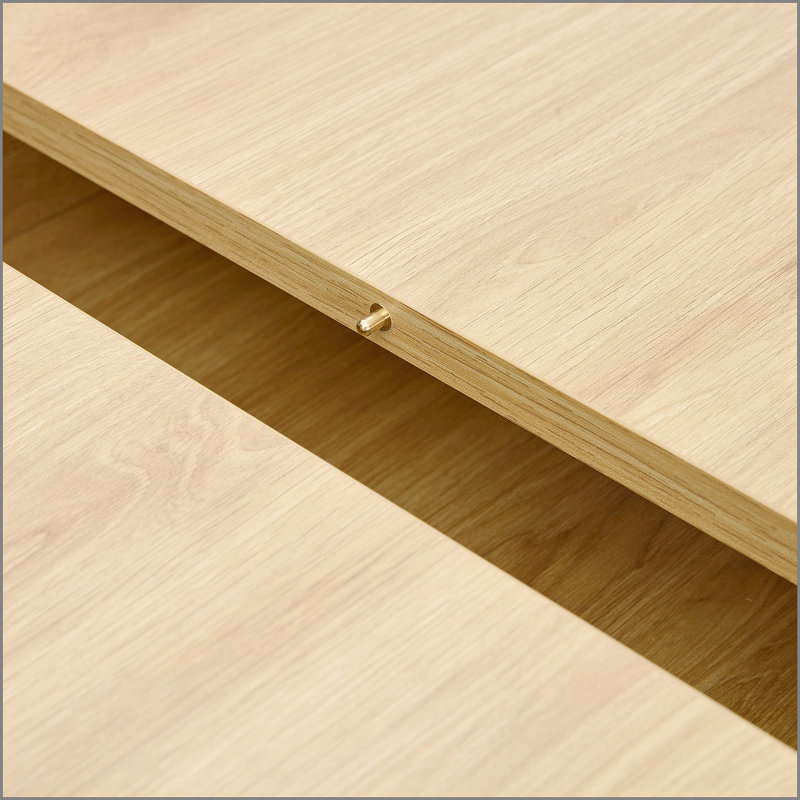 Une table de salle à manger extensible avec espace de rangement et une table de salle à manger extensible de 59 à 71 pouces. Table rectangulaire noire avec cadre en panneau de fibres à densité moyenne de couleur noyer pouvant accueillir 4 à 8 person