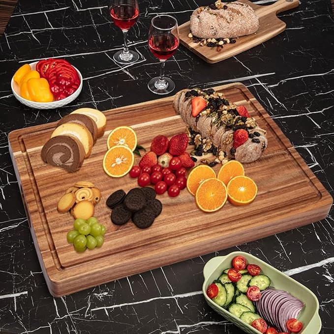 Très grande planche à découper, planche à découper en bois épais pour la cuisine - plateau de service en bois naturel pour viande, légumes, fromage, protecteur de comptoir avec rainure de jus et poignées