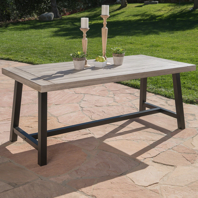 Table de salle à manger d'extérieur en bois d'acacia gris sablé clair avec cadre en métal noir rustique