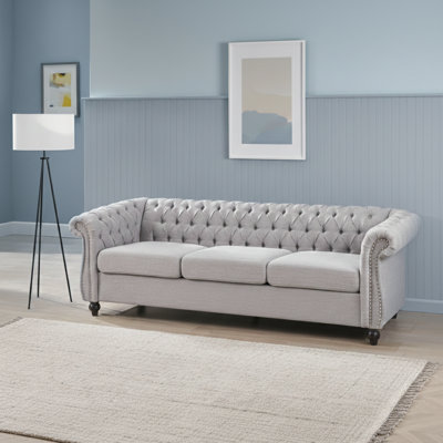 Classic Chesterfield 3-Seater Sofa With Button Tufting, Nailhead Trim, And Scrolled Arms For Timeless Elegance.
