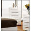 Commode 1 pièce de style contemporain avec cinq tiroirs en queue d'aronde, poignées chromées et finition blanche ultrabrillante pour les chambres à coucher modernes