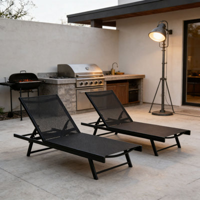 CHAISE LUNGE