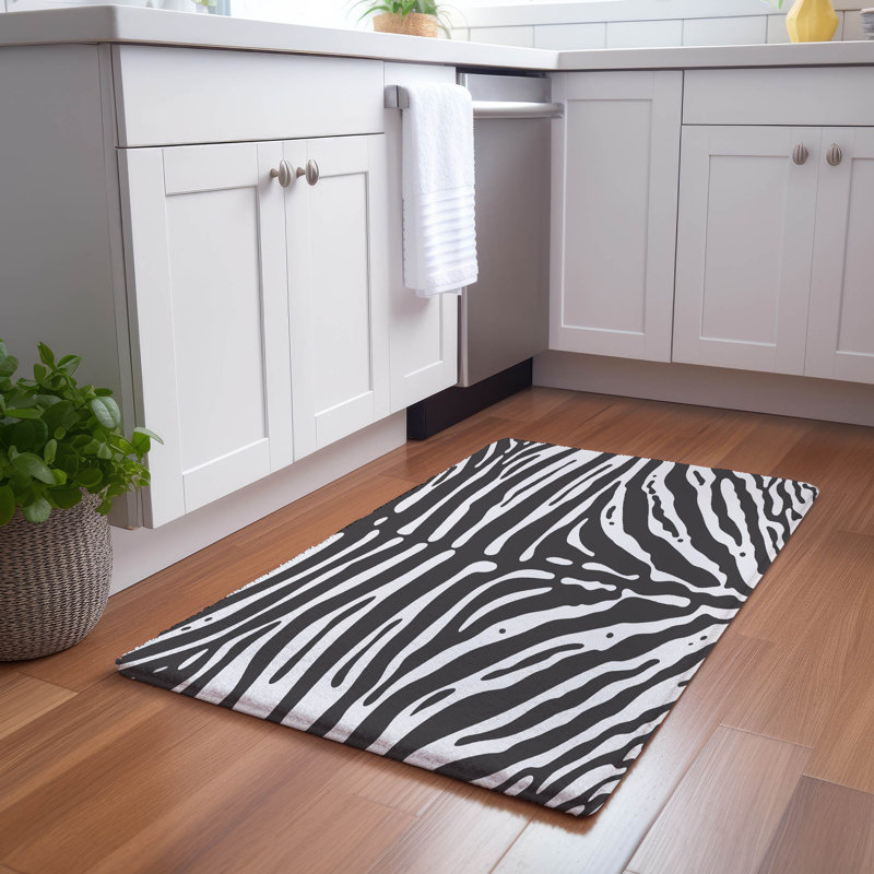 Animal Print Area Rug in White Black, Rectangle 5' x 7'