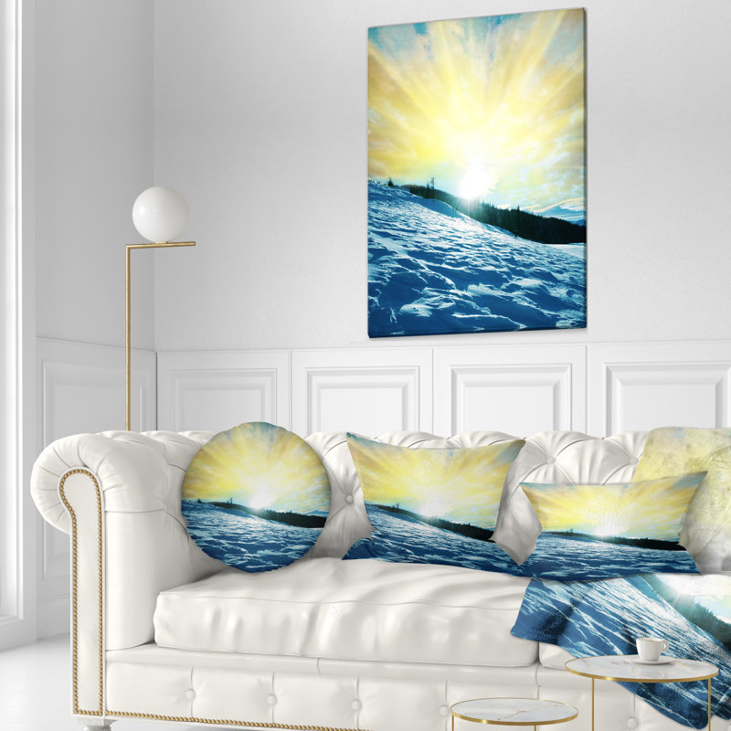 Coussin imprimé «Winter with Blue Waters At Sunset - Sea & Shore», 18 po x 18 po, Carré